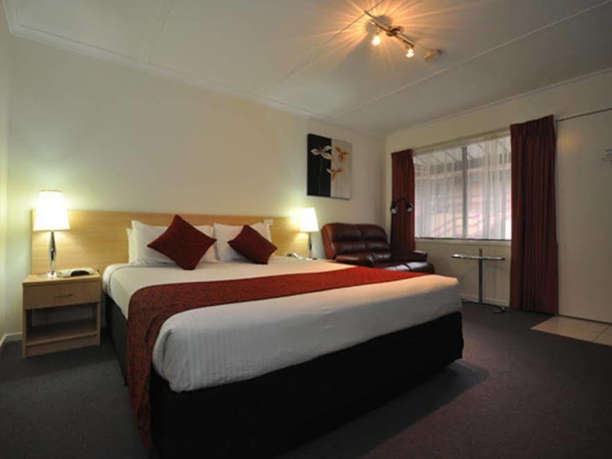 Edinburgh Motor Inn Уорагъл Екстериор снимка