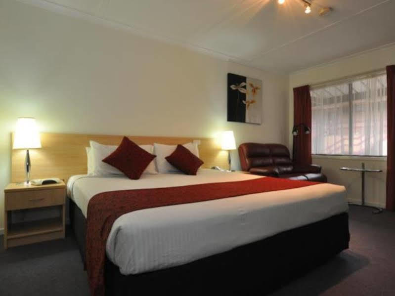Edinburgh Motor Inn Уорагъл Екстериор снимка